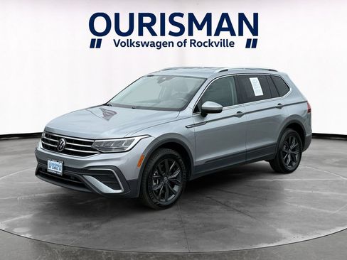 Used 2024 Volkswagen Tiguan SE AWD/4WD image 2