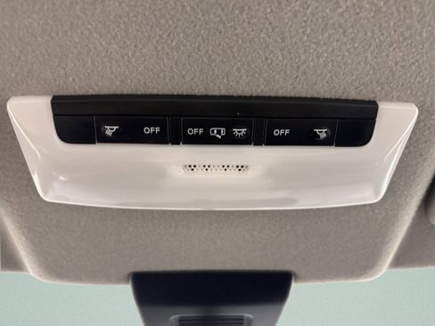 Used 2020 Nissan Kicks SR w/ SR Premium Package FWD image 27