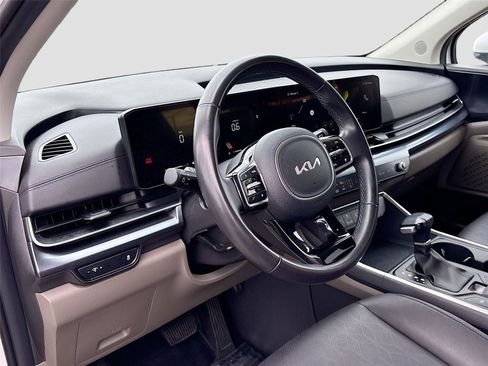 Used 2025 Kia Carnival FWD image 9