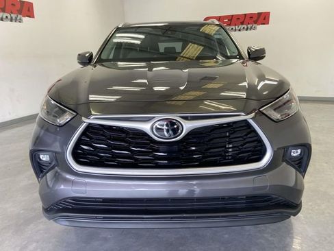 Used 2022 Toyota Highlander XLE image 8