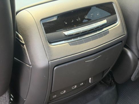 Used 2023 Cadillac Escalade ESV V AWD/4WD image 10