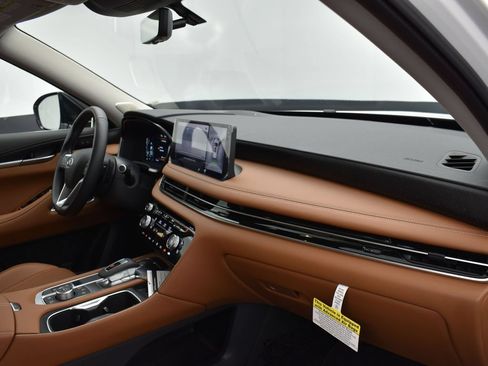 Used 2025 INFINITI QX60 Sensory w/ Vision Package AWD/4WD image 27