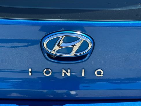 Used 2018 Hyundai Ioniq Blue FWD image 47