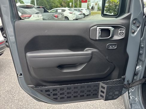 Used 2025 Jeep Wrangler Unlimited Sport AWD/4WD image 6