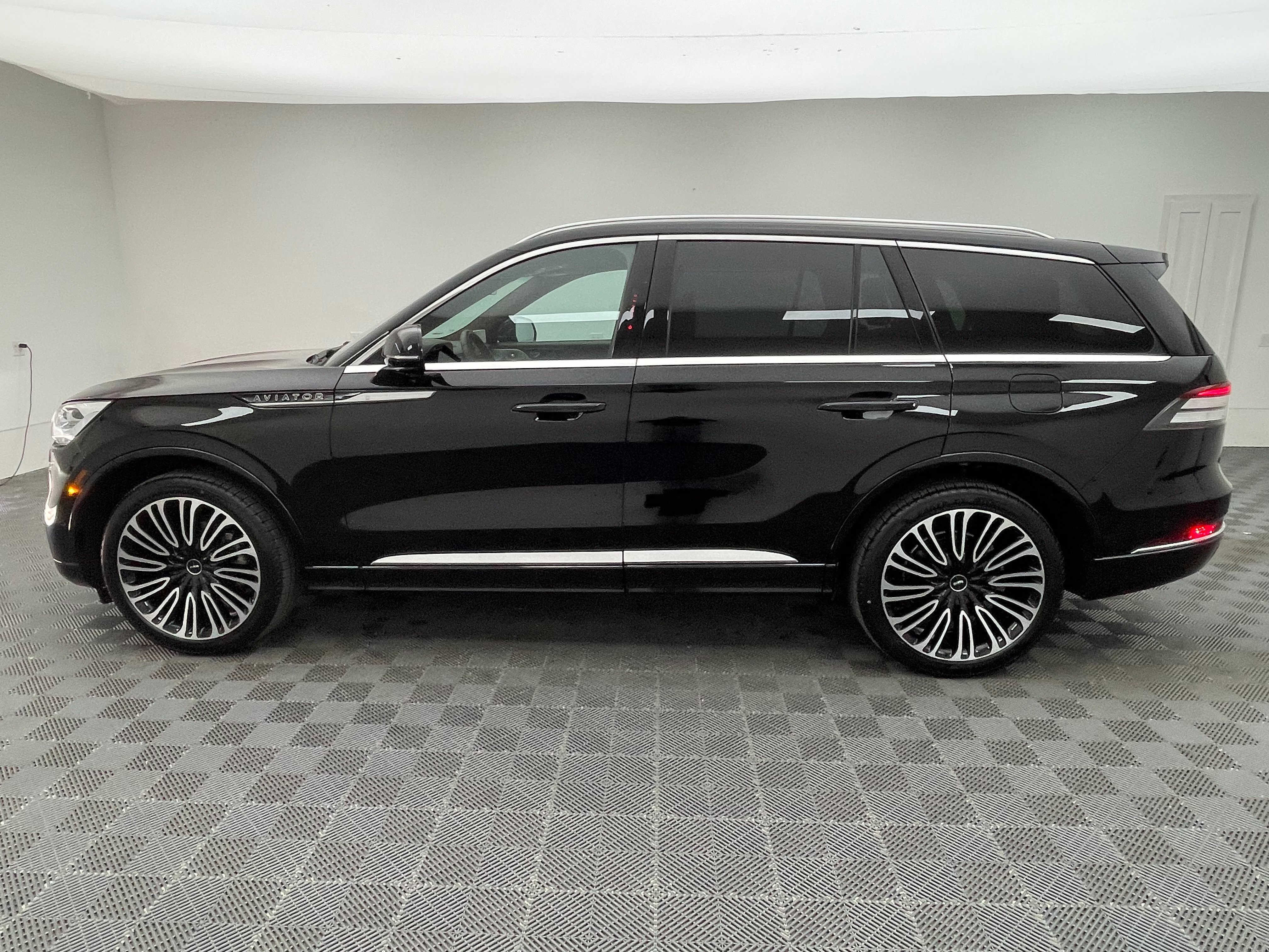 Used 2023 Lincoln Aviator Black Label w/ Dynamic Handling Package AWD/4WD image 14