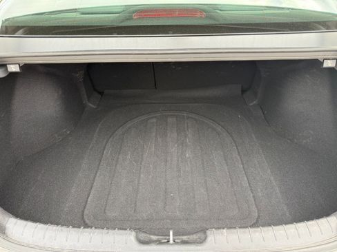 Used 2025 Hyundai Elantra Limited image 32