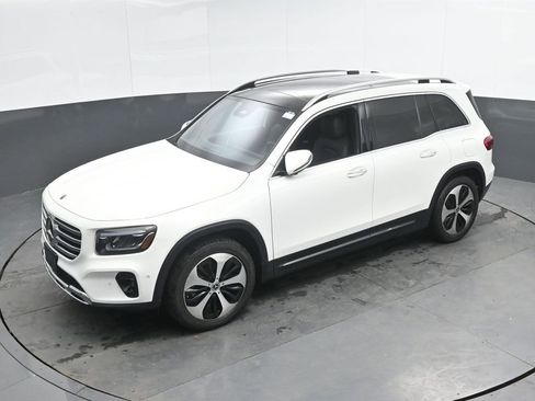 Used 2025 Mercedes-Benz GLB 250 4MATIC image 38