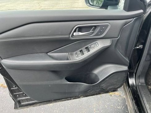 Used 2024 Nissan Rogue Platinum AWD/4WD image 7