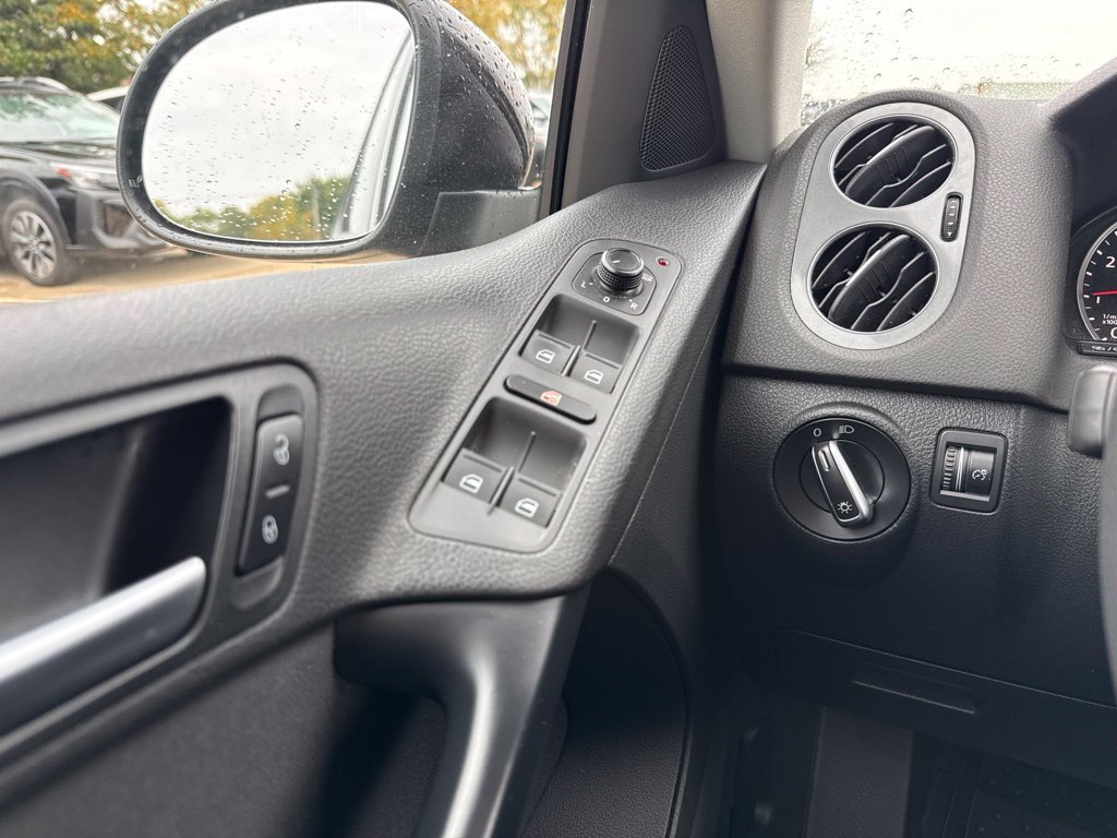 Used 2017 Volkswagen Tiguan S FWD image 7