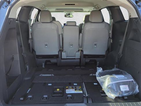 New 2025 Toyota Sienna XLE image 28
