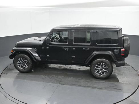 Used 2025 Jeep Wrangler Unlimited Sahara AWD/4WD image 36