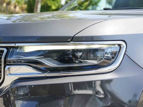 Used 2022 Jeep Wagoneer Series II AWD/4WD image 7
