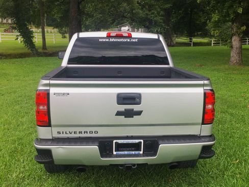 Used 2018 Chevrolet Silverado 1500 Custom w/ Custom Value Package AWD/4WD image 4