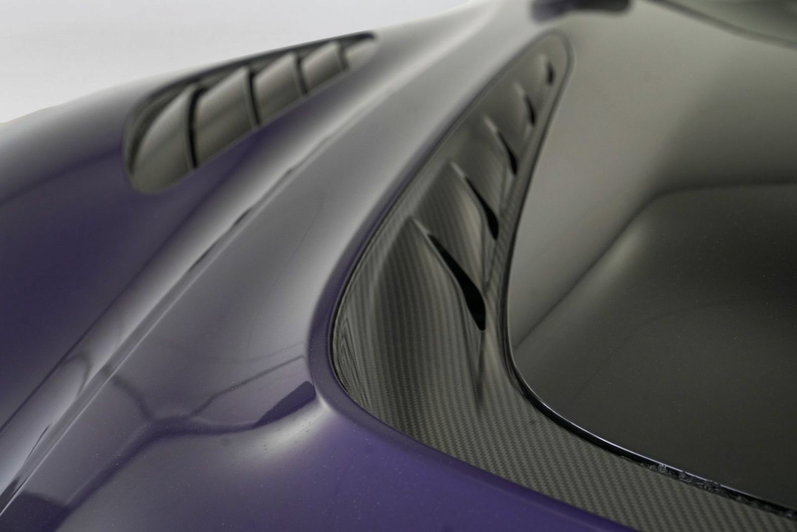 Used 2023 Aston Martin DBS Coupe RWD image 40