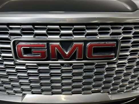 Used 2022 GMC Yukon Denali AWD/4WD image 9