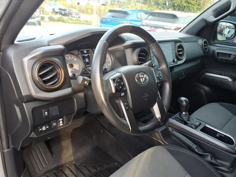 Used 2021 Toyota Tacoma TRD Off-Road image 18