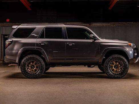 Used 2019 Toyota 4Runner TRD Off-Road Premium image 10
