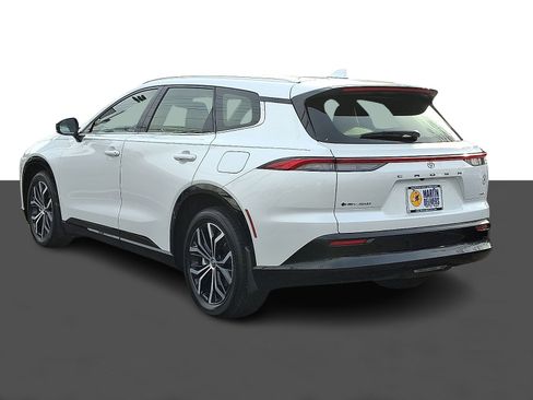 Used 2025 Toyota Crown Signia image 4