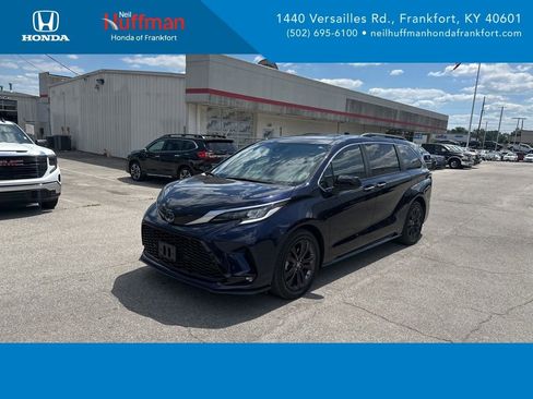 Used 2022 Toyota Sienna XSE FWD image 1