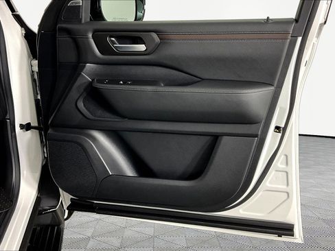 Certified 2025 Nissan Armada SL AWD/4WD image 28