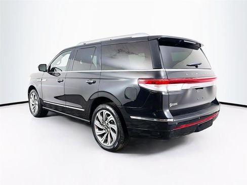 Used 2024 Lincoln Navigator Reserve AWD/4WD image 5