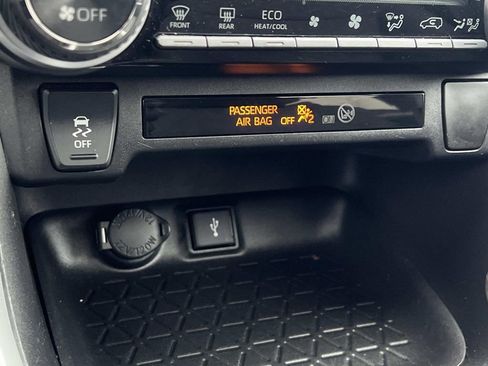 Used 2021 Toyota RAV4 XLE w/ Convenience Package image 27