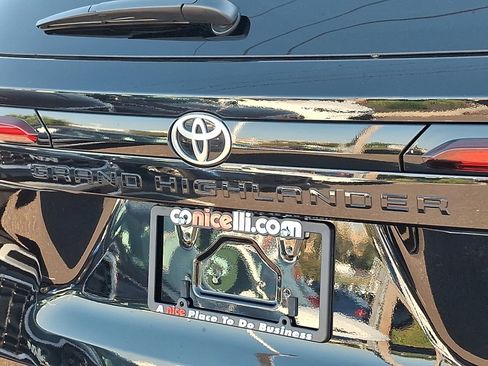 Certified 2025 Toyota Grand Highlander AWD image 30