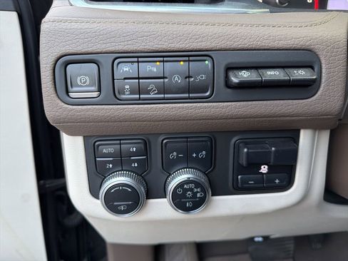 Used 2021 GMC Yukon Denali w/ Denali Premium Package AWD/4WD image 24