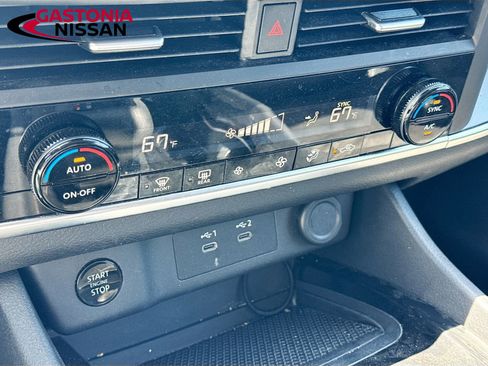 Used 2024 Nissan Rogue SV AWD/4WD image 17