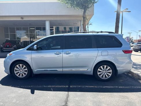 Used 2017 Toyota Sienna XLE w/ XLE Navigation Package AWD/4WD image 8