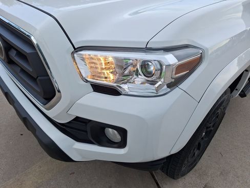Used 2022 Toyota Tacoma SR5 RWD image 9