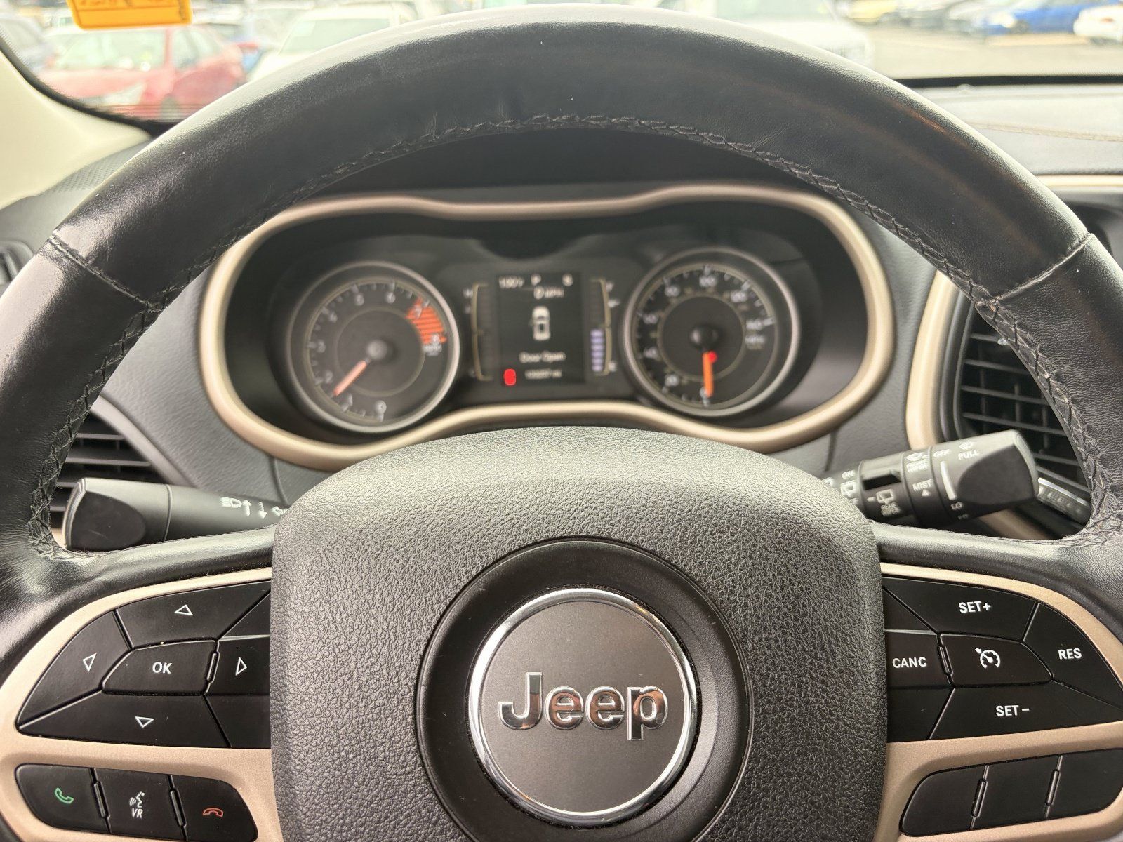 Used 2017 Jeep Cherokee Latitude w/ Comfort/Convenience Group AWD/4WD image 26