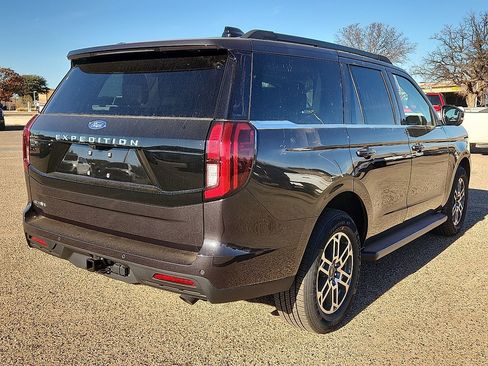 New 2025 Ford Expedition Active image 3