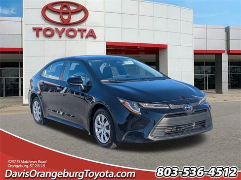 Certified 2025 Toyota Corolla LE image 1