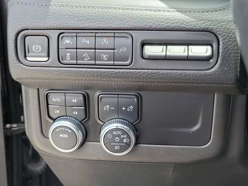 Used 2022 GMC Yukon XL Denali AWD/4WD image 28