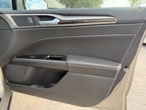 Used 2015 Ford Fusion SE w/ Equipment Group 202A image 17