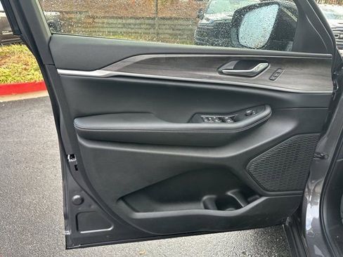 New 2025 Jeep Grand Cherokee Limited w/ Luxury Tech Group II image 10