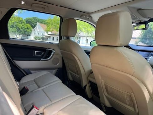 Used 2019 Land Rover Discovery Sport HSE AWD/4WD image 17