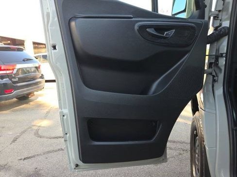 Used 2022 Mercedes-Benz Sprinter 2500 image 11