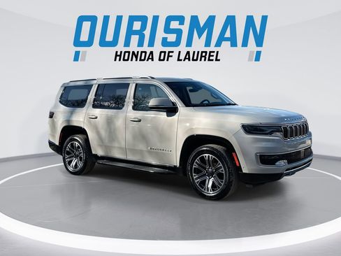 Used 2022 Jeep Wagoneer Series III w/ Flexible Seating Group AWD/4WD image 2