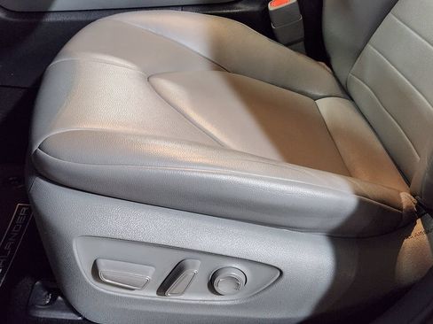 Used 2021 Toyota Highlander XLE FWD image 45
