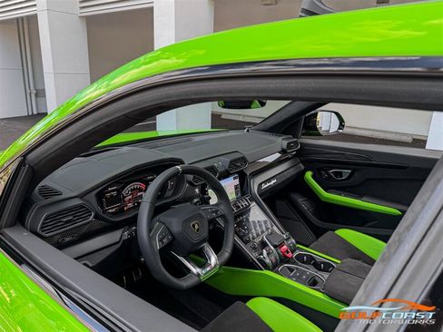 Used 2021 Lamborghini Urus AWD/4WD image 2