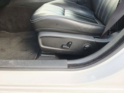 Used 2023 Chrysler 300 S image 41