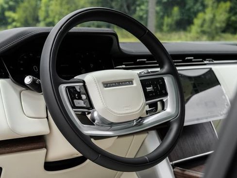 New 2026 Land Rover Range Rover Long Wheelbase SE AWD/4WD image 18