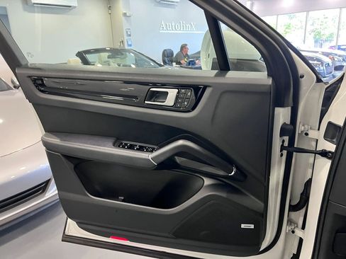 Used 2020 Porsche Cayenne AWD/4WD image 20