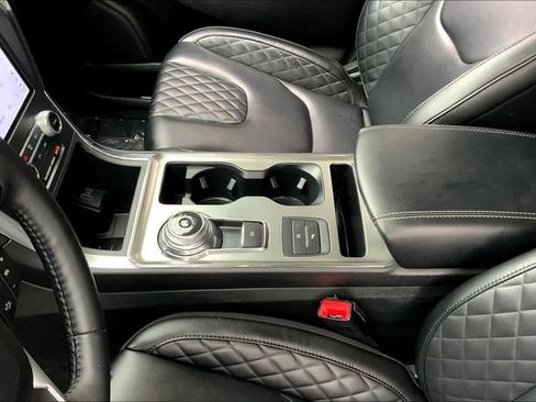 Used 2024 Ford Edge Titanium image 13