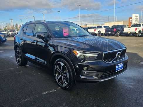 Used 2021 Volvo XC40 T5 Momentum w/ Premium Package image 4