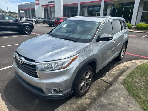 Used 2015 Toyota Highlander Limited FWD image 2