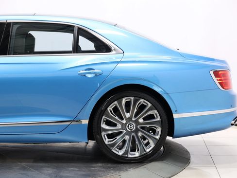 Used 2022 Bentley Flying Spur V8 AWD/4WD image 11
