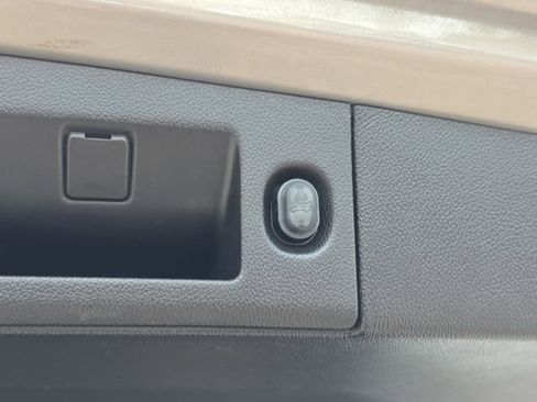 Used 2018 Chevrolet Tahoe LT AWD/4WD image 7